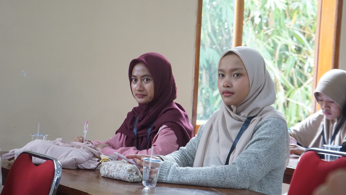 pesertapelatihanjurnalistikldiijember | LDII JAWA TIMUR Peserta menyimak materi pelatihan jurnalistik yang menekankan pentingnya verifikasi informasi sebelum dipublikasikan