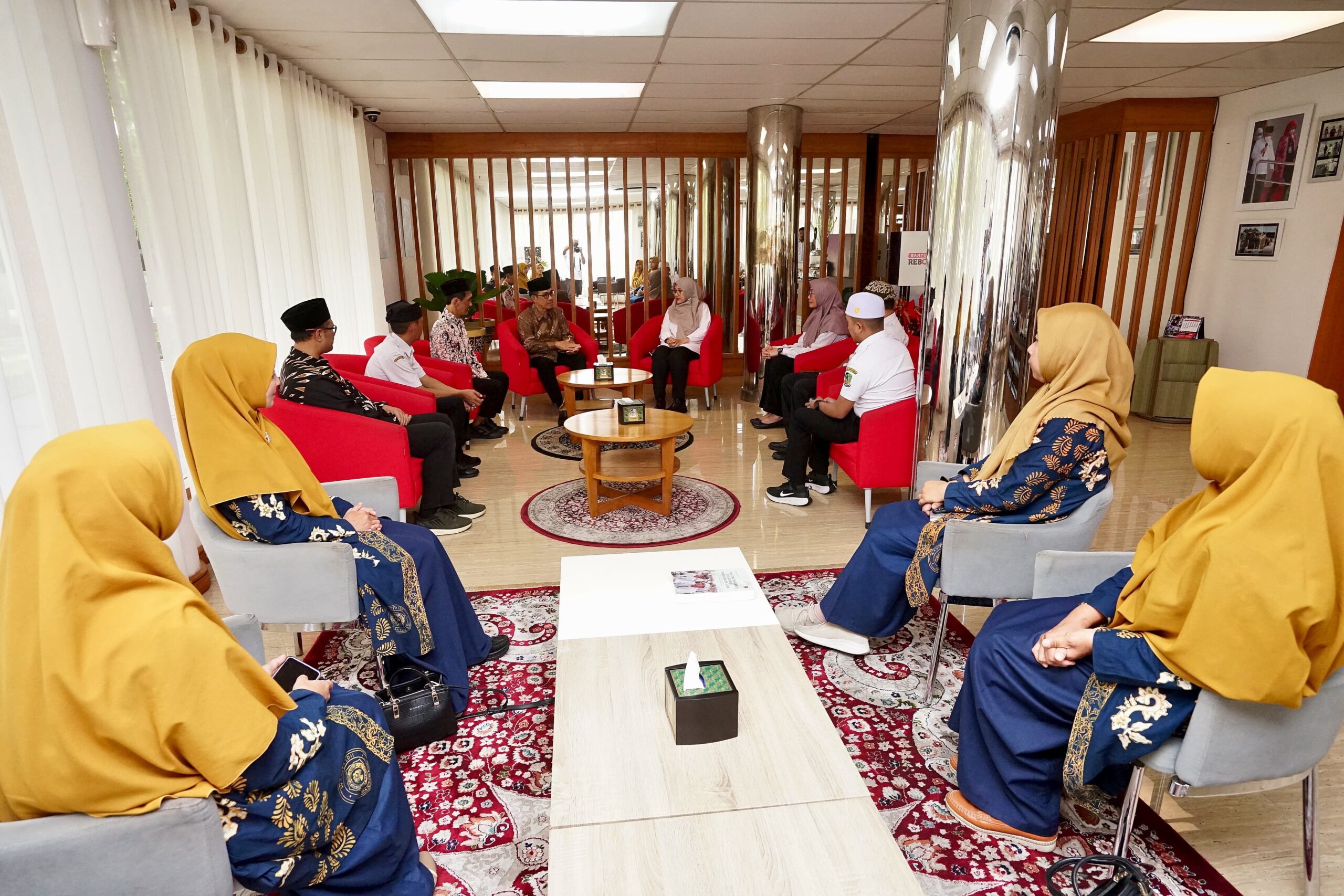 silaturahimldiibanyuwangidenganbupati | LDII JAWA TIMUR Audiensi DPD LDII Banyuwangi dengan Bupati Ipuk Fiestiandani membahas pembinaan generasi muda dan tantangan era digital
