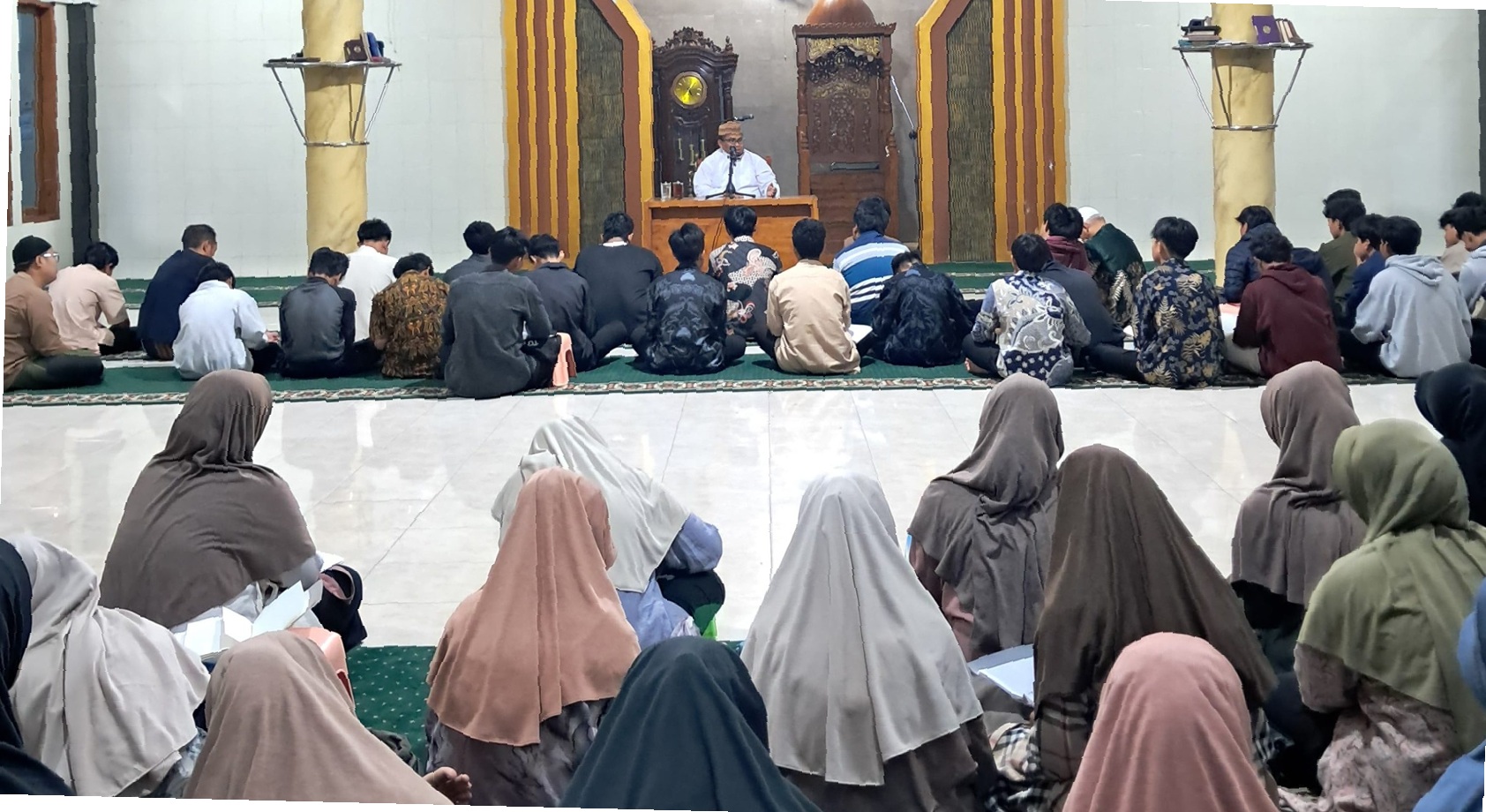 ustdwipramonoldii | LDII JAWA TIMUR Dwi Pramono memberikan pembekalan kepada santri menekankan pentingnya menuntut ilmu menjaga akhlak dan berkontribusi bagi masyarakat