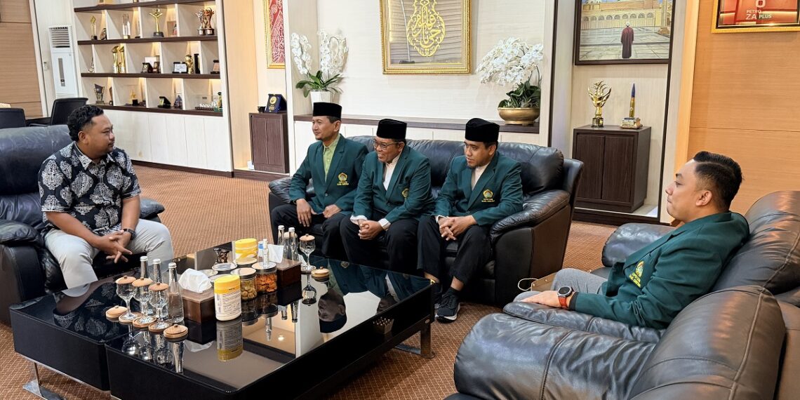 Bupati Gresik Fandi Akhmad Yani menerima silaturahmi pengurus DPD LDII Kabupaten Gresik di Kantor Bupati Kamis 167 Foto LINES Gresik