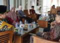 FKMTKediriSilaturahimdenganLDII | LDII JAWA TIMUR Jajaran FKMT Kabupaten Kediri berdiskusi dengan pengurus DPD LDII Kabupaten Kediri saat kunjungan silaturahim Senin 207 Foto LINES Kediri