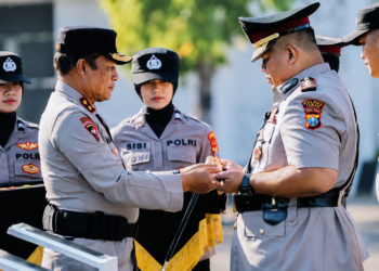 Prosesi pelantikan Kombes Pol Jazuli Dani Iriawan sebagai Kapolresta Tuban dalam upacara pengukuhan Polresta Tuban yang dipimpin Kapolda Jawa Timur Irjen Pol Nanang Avianto Rabu 1572026