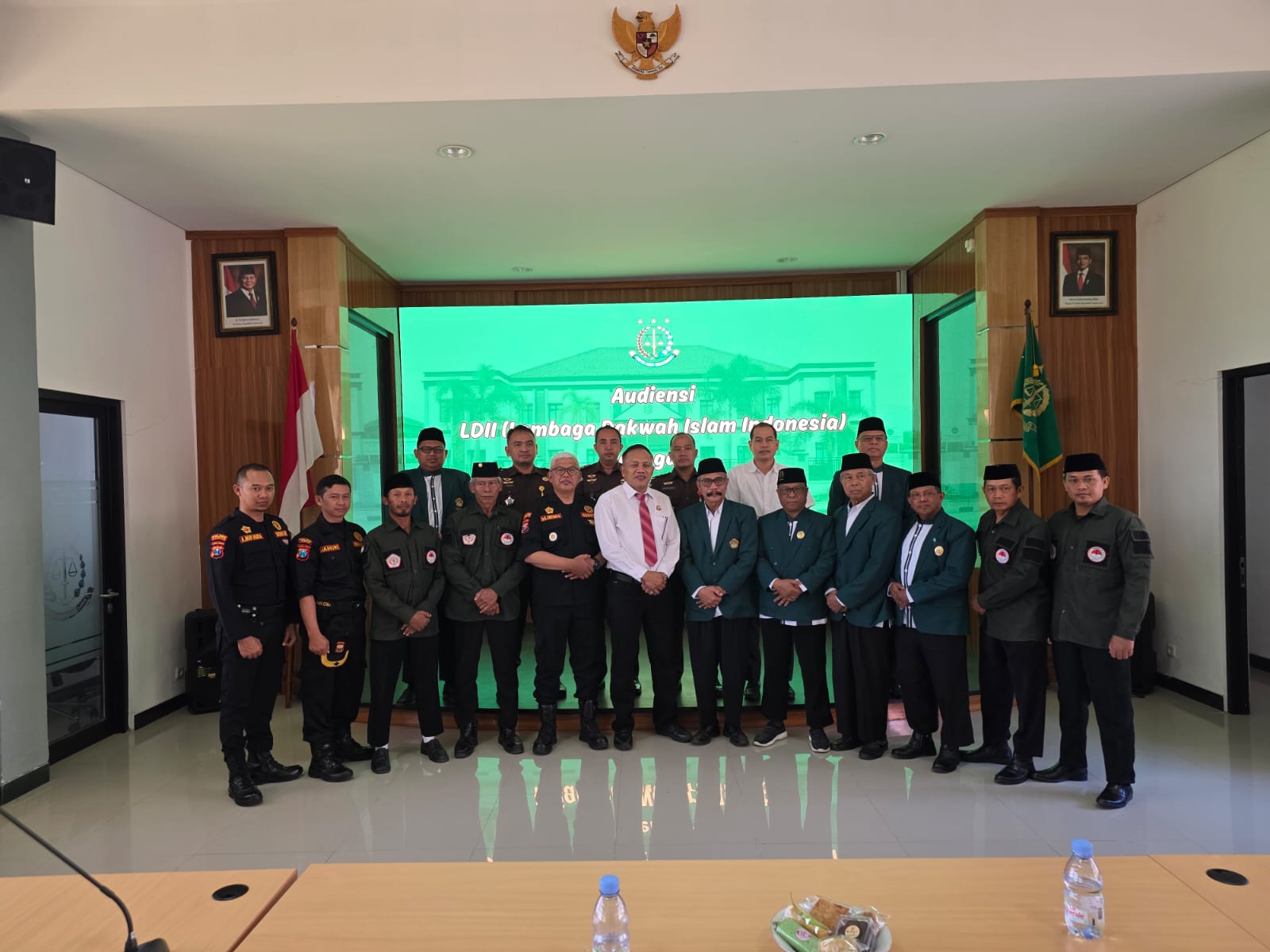 KejaribersamapengurusLDIIMagetan | LDII JAWA TIMUR Kepala Kejaksaan Negeri Magetan Soekesto Ariesto bersama jajaran DPD LDII Kabupaten Magetan Senkom Mitra Polri dan PERSINAS ASAD