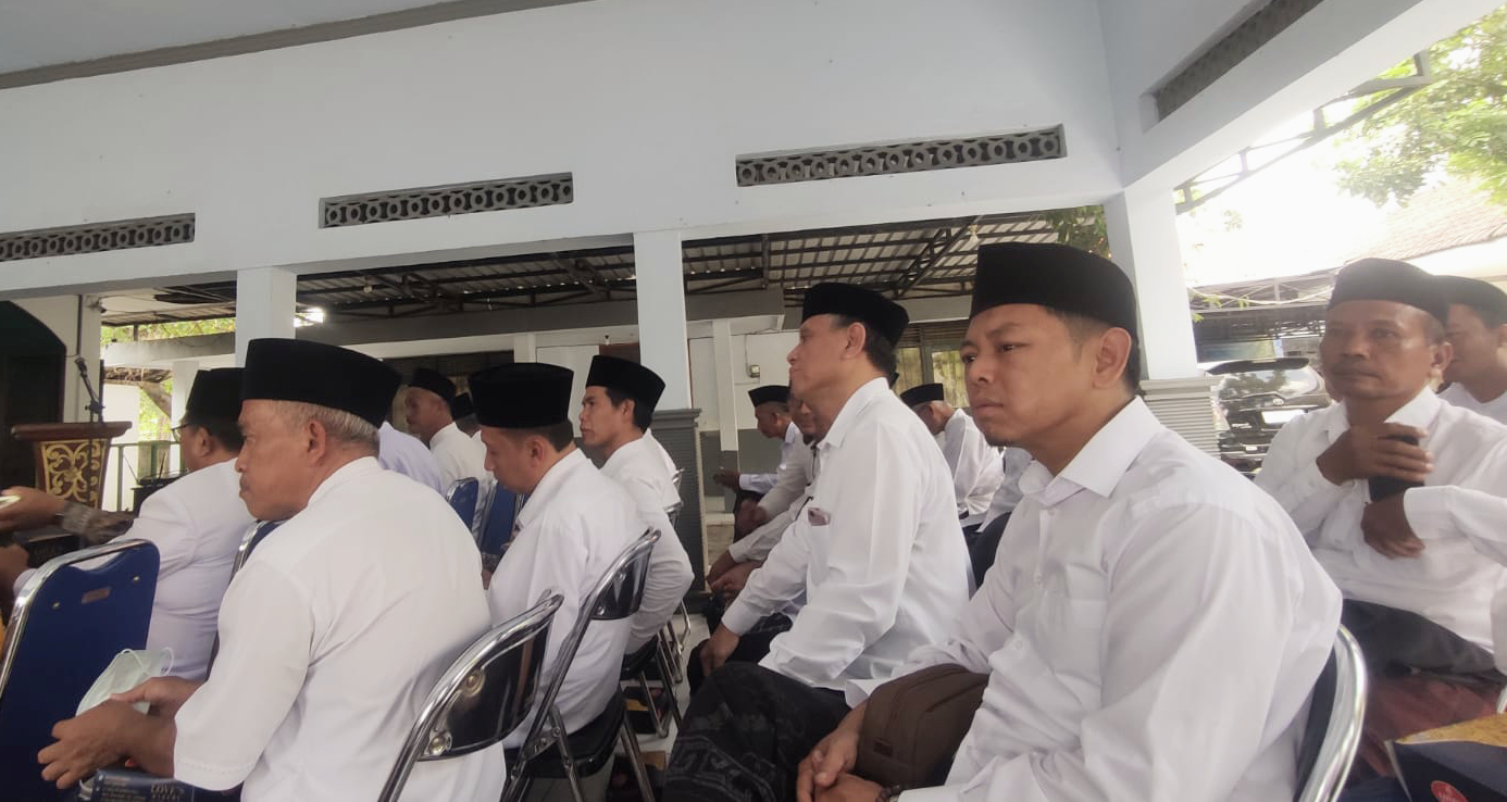 Warga LDII mengikuti kegiatan pengukuhan kepengurusan MUI Kecamatan Perak periode 20262031 di Pendopo Kecamatan Perak Jombang