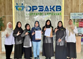 Wanita LDII Kabupaten Lamongan dan DP3AKB Kabupaten Lamongan menandatangani Perjanjian Kerja Sama (PKS) untuk memperkuat layanan pendampingan sosial bagi perempuan dan anak, Rabu (22/7/2026). Foto: LINES Lamongan