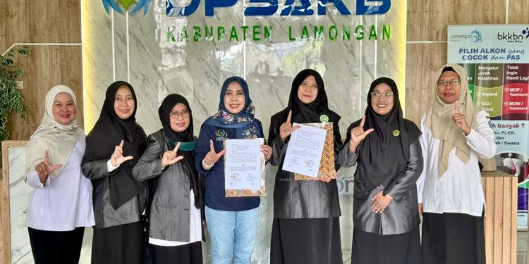 KerjasamaWanitaLDIILamongandanDP3AKB | LDII JAWA TIMUR Wanita LDII Kabupaten Lamongan dan DP3AKB Kabupaten Lamongan menandatangani Perjanjian Kerja Sama PKS untuk memperkuat layanan pendampingan sosial bagi perempuan dan anak Rabu 2272026 Foto LINES Lamongan
