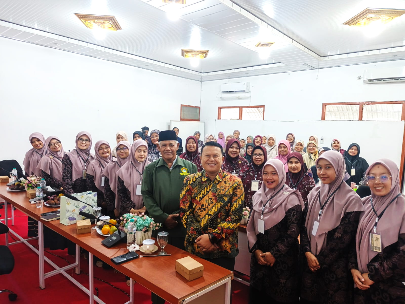 Praktisi Gizi Dinas Kesehatan Kabupaten Jombang Hafidz Mauludin bersama peserta webinar pencegahan stunting