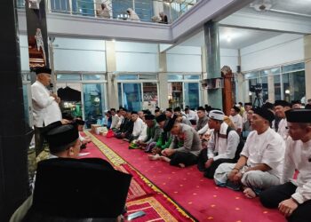 Bupati Malang M Sanusi memberikan sambutan dalam Program Sholat Subuh Keliling SULING di Masjid At Taqwa Jumat 37 Foto LINES Malang