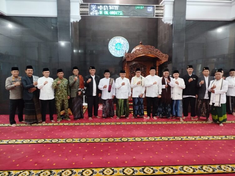 Kebersamaan Bupati Malang Forkopimda tokoh agama dan DPD LDII Kabupaten Malang dalam Program SULING di Masjid At Taqwa