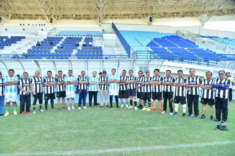 Bhineka Friendly Match menjadi ajang memperkuat sinergi antarlembaga di Stadion Surajaya Lamongan Jumat 1772026 Foto LINES Lamongan