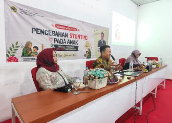Praktisi Gizi Dinas Kesehatan Kabupaten Jombang Hafidz Mauludin memaparkan materi pencegahan stunting pada webinar LDII Jombang Sabtu 117 Foto LINES Jombang