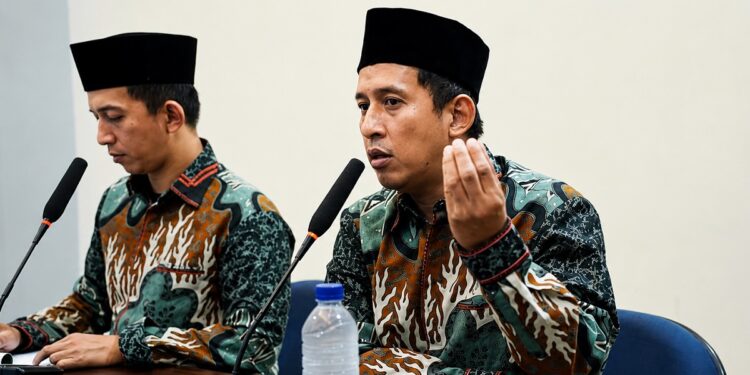 Dokter spesialis kesehatan jiwa Riko Lazuardi memaparkan strategi pencegahan dan penanganan kekerasan di sekolah serta pesantren dalam diskusi TPPK DPW LDII Jawa Timur Minggu 127 Foto LINES Jatim