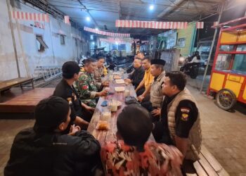 forumngopibarengpacmedaengsidoarjo | LDII JAWA TIMUR Forum Ngopi Bareng yang digelar PAC LDII Desa Medaeng menjadi ruang komunikasi antara pengurus LDII Bhabinkamtibmas Babinsa dan Senkom Mitra Polri untuk memperkuat koordinasi menjaga kamtibmas di Desa Medaeng Selasa 2872026 Foto LINES Sidoarjo