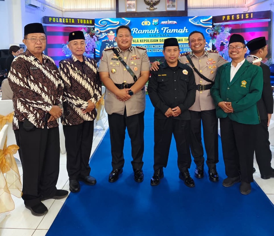 kapolrestatubanldii | LDII JAWA TIMUR Ketua DPD LDII Kabupaten Tuban Hartono kanan bersama Kapolresta Tuban Kombes Pol Jazuli Dani Iriawan usai pengukuhan Polresta Tuban