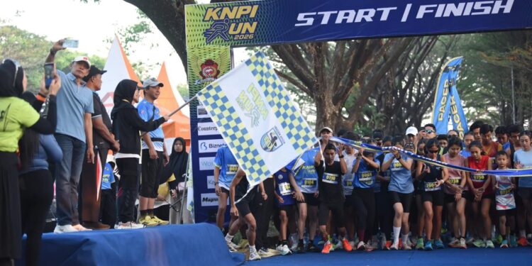 knpirun2026 | LDII JAWA TIMUR Peserta bersiap memulai KNPI Run 2026 yang dilepas Wali Kota Kediri Vinanda Prameswati di Tirtayasa Park Minggu 2672026 Foto Beritajatim
