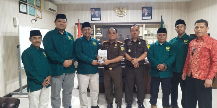Pengurus DPD LDII Kabupaten Jember beraudiensi dengan Kepala Kejaksaan Negeri Jember Selasa 2272026 Foto LINES Jember