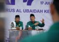 Fajar Sidiq Rofikoh Anggota Biro Pendidikan Keagamaan DPW LDII Jatim kanan memberikan pembekalan kepada calon juru dakwah di Pondok Pesantren Al Ubaidah Kertosono Kabupaten Nganjuk Rabu 2372026 Foto PID Al Ubaidah