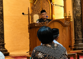pengajianwargaldiigununganyar | LDII JAWA TIMUR Dewan Penasihat PC LDII Gunung Anyar Lukman Efendi menyampaikan pembekalan kepemimpinan kepada pengurus PC dan PAC LDII Kecamatan Gunung Anyar di Masjid Nurul Hikmah Surabaya Senin 277 malam Foto LINES Surabaya