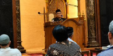 pengajianwargaldiigununganyar | LDII JAWA TIMUR Dewan Penasihat PC LDII Gunung Anyar Lukman Efendi menyampaikan pembekalan kepemimpinan kepada pengurus PC dan PAC LDII Kecamatan Gunung Anyar di Masjid Nurul Hikmah Surabaya Senin 277 malam Foto LINES Surabaya