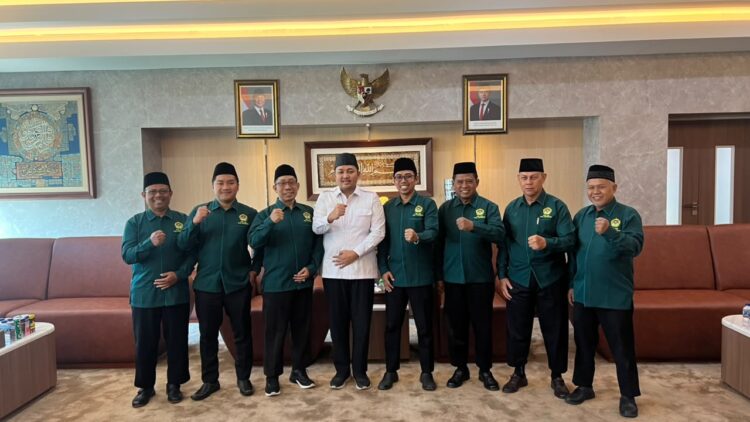 Bupati Pasuruan Rusdi Sutejo bersama jajaran pengurus DPD LDII Kabupaten Pasuruan