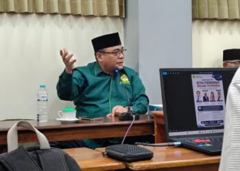 Ketua DPW LDII Jawa Timur Moch Amrodji Konawi memimpin rapat pengurus harian Rabu 872026 Foto LINES Jatim