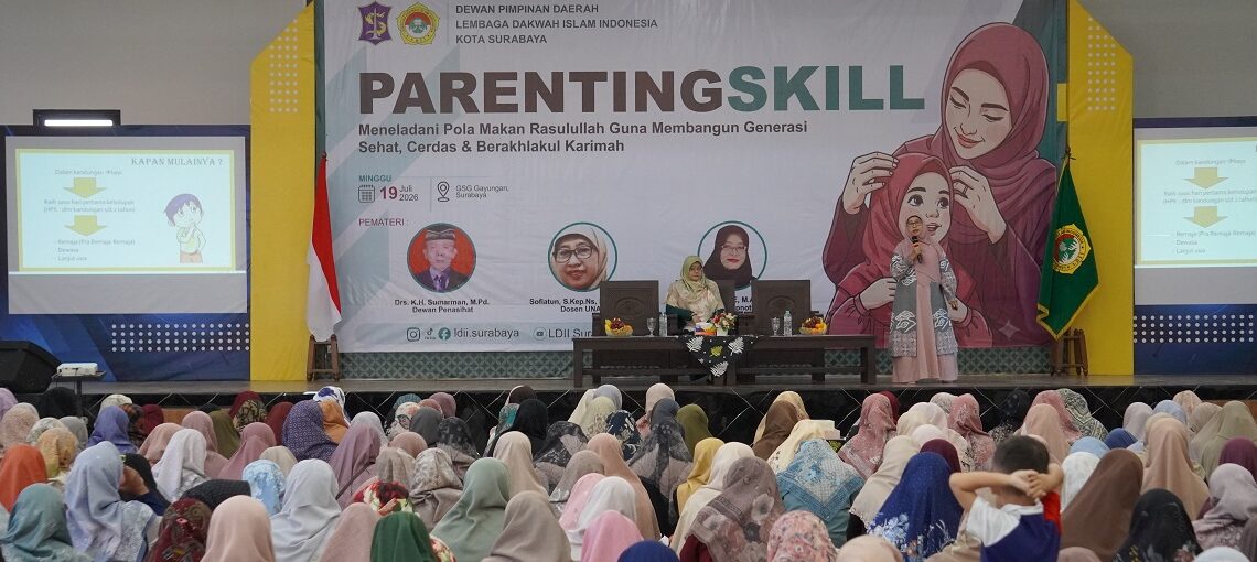 Ratusan peserta mengikuti Seminar Wanita DPD LDII Kota Surabaya di GSG Sabilurrosyidin Surabaya Minggu 197 Seminar membahas food parenting dan gizi seimbang sebagai bekal membangun generasi sehat Foto LINES Surabaya