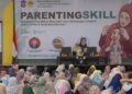 Ratusan peserta mengikuti Seminar Wanita DPD LDII Kota Surabaya di GSG Sabilurrosyidin, Surabaya, Minggu (19/7). Seminar membahas food parenting dan gizi seimbang sebagai bekal membangun generasi sehat. Foto: LINES Surabaya