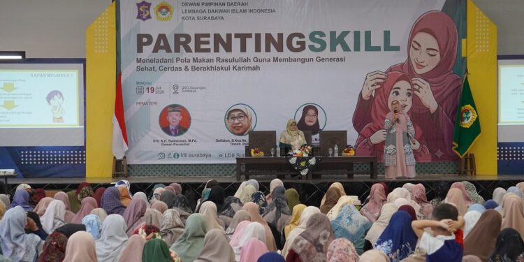 Ratusan peserta mengikuti Seminar Wanita DPD LDII Kota Surabaya di GSG Sabilurrosyidin Surabaya Minggu 197 Seminar membahas food parenting dan gizi seimbang sebagai bekal membangun generasi sehat Foto LINES Surabaya
