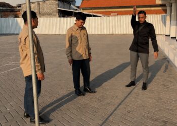 DPD LDII Gresik menggelar pengamatan Rashdul Kiblat di Masjid Miftahul Huda Singorejo Gresik Rabu 157 Foto LINES Gresik