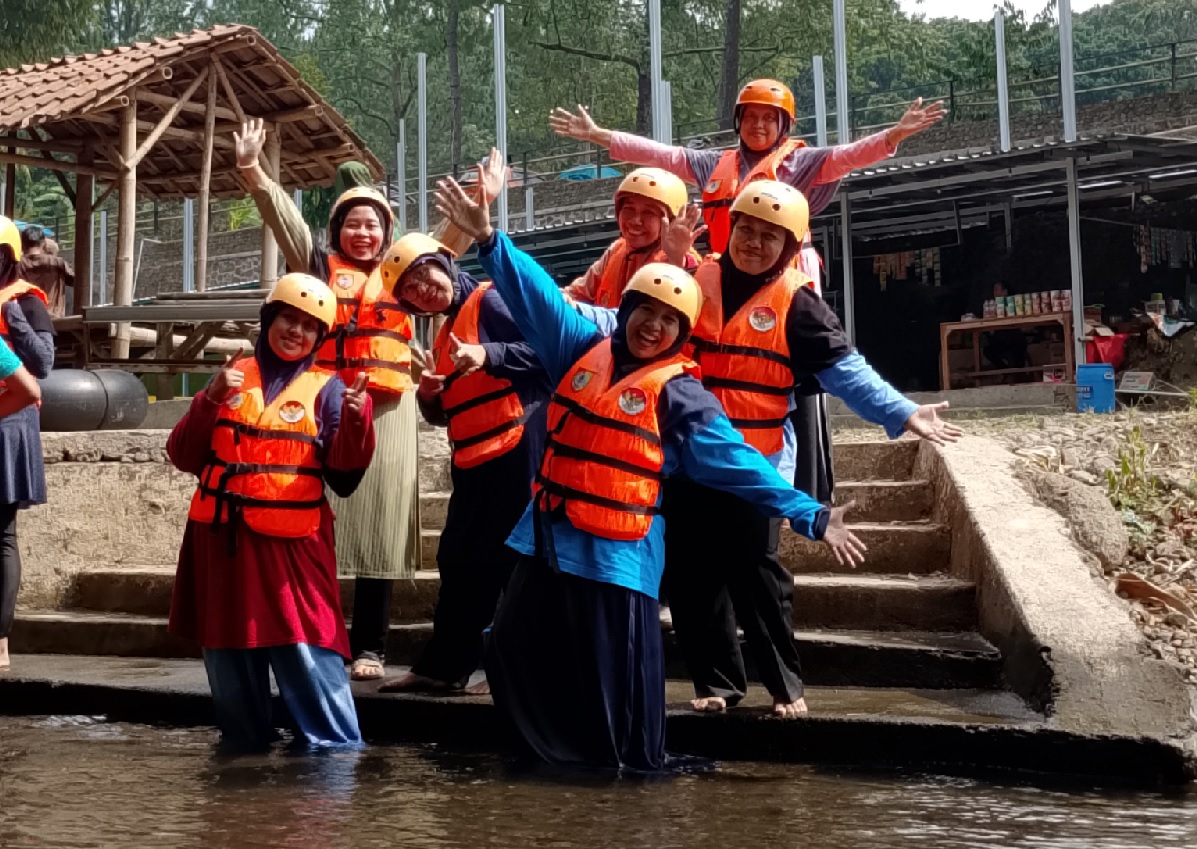 wanitaldiijemberdiWisataPinusSidomulyo | LDII JAWA TIMUR Peserta mancakrida menikmati kegiatan outbound di Wisata Pinus Sidomulyo