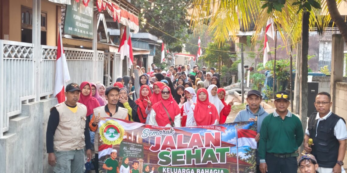 Warga LDII Desa Penambangan Sidoarjo mengikuti Semarak Jalan Sehat Keluarga Bahagia dalam rangka memperingati HUT ke 81 Kemerdekaan RI Minggu 1682026 Foto LINES Sidoarjo