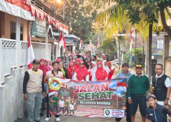 Warga LDII Desa Penambangan Sidoarjo mengikuti Semarak Jalan Sehat Keluarga Bahagia dalam rangka memperingati HUT ke 81 Kemerdekaan RI Minggu 1682026 Foto LINES Sidoarjo