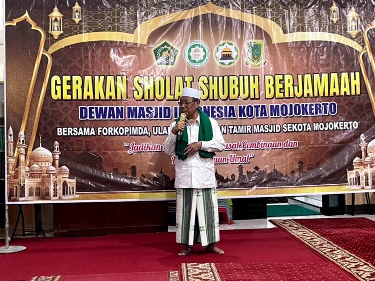 KetuaPDDMIKotaMojokertoKH FaqihUsman | LDII JAWA TIMUR Ketua DMI Kota Mojokerto KH Faqih Usman saat memberikan sambutan seusai shalat subuh berjamaah di Masjid Al Hikmah