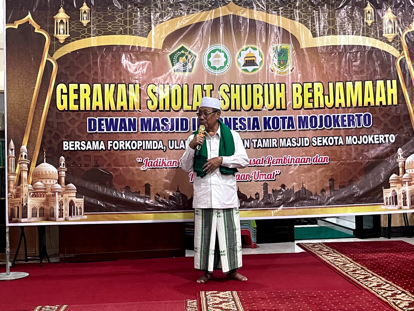KetuaPDDMIKotaMojokertoKH FaqihUsman | LDII JAWA TIMUR Ketua DMI Kota Mojokerto KH Faqih Usman saat memberikan sambutan seusai shalat subuh berjamaah di Masjid Al Hikmah