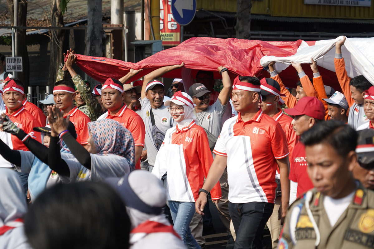 KirabBenderaMerahPutihdikediri | LDII JAWA TIMUR Wali Kota Kediri Vinanda Prameswati mengikuti Kirab Merah Putih