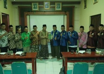 LDIILamonganSilaturahimkePCNULamongan | LDII JAWA TIMUR Pengurus DPD LDII Lamongan mengabadikan momen bersama jajaran PCNU Lamongan dalam silaturahim menjelang Muktamar ke 35 NU Minggu 2382026 Foto LINES Lamongan