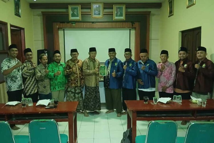 LDIILamonganSilaturahimkePCNULamongan | LDII JAWA TIMUR Pengurus DPD LDII Lamongan mengabadikan momen bersama jajaran PCNU Lamongan dalam silaturahim menjelang Muktamar ke 35 NU Minggu 2382026 Foto LINES Lamongan