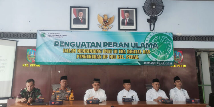 Pengukuhan kepengurusan MUI Kecamatan Perak periode 20262031 berlangsung di Pendopo Kecamatan Perak Jombang Rabu 2972026 Enam warga LDII turut dipercaya menjadi bagian dari kepengurusan Foto LINES Jombang