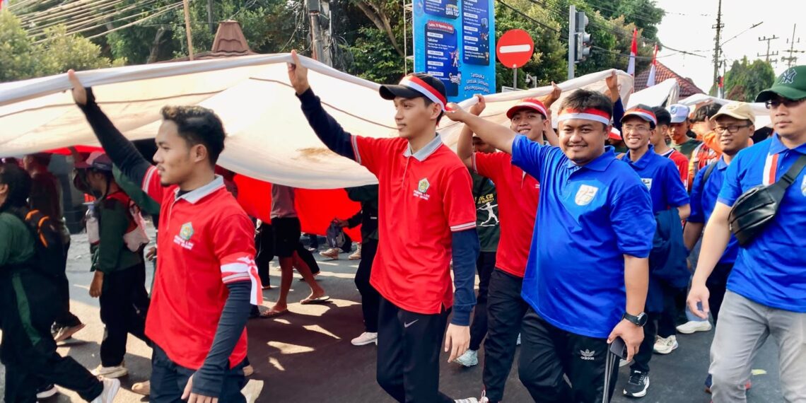 Pemuda LDII Kota Kediri mengikuti Kirab Merah Putih bersama 1147 peserta untuk memperingati HUT ke 81 RI Minggu 1692026 Foto LINES Kediri