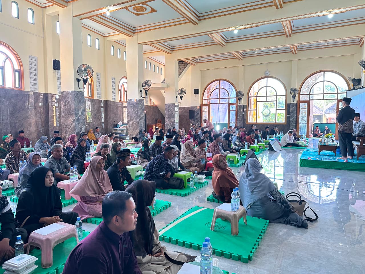 PengajianSarimbitWargaLDIIBabat | LDII JAWA TIMUR Ratusan peserta mengikuti Pengajian Sarimbit Sehidup Sesurga yang digelar PC LDII Babat