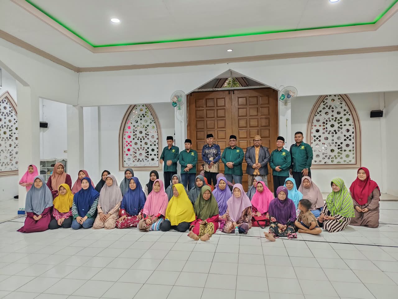 PenyandangKustaWargaLDIITubanNganget | LDII JAWA TIMUR Ibu ibu Majelis Taklim di Nganget Kecamatan Singgahan Kabupaten Tuban