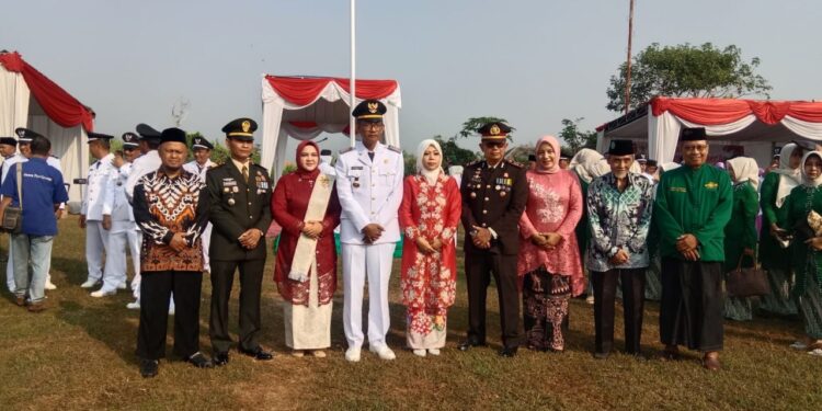UpacaraperingatanHUTKe81RIdiKecamatanTarikSidoarjo | LDII JAWA TIMUR Ketua PC LDII Tarik Adi Kurniawan bersama unsur Forkopimcam dan tokoh masyarakat usai upacara HUT ke 81 RI di Lapangan Desa Tarik Senin 1782026 Foto LINES Sidoarjo
