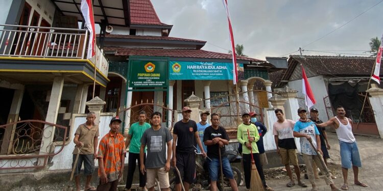 WargaLDIIKutorejoGotongRoyongbersihbersihMasjidikutiGEBERMASKemenag | LDII JAWA TIMUR Warga LDII Kutorejo bergotong royong membersihkan Masjid Baitul Huda pada Senin 1082026 dalam kegiatan GEBER MAS Foto LINES Banyuwangi