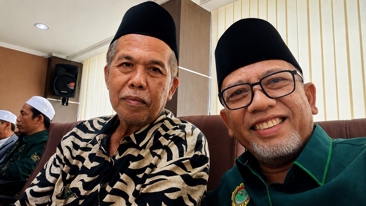 abdulmuiszuhryldiijatim | LDII JAWA TIMUR Wakil Ketua DPW LDII Jawa Timur Abdul Muis Zuhry kanan saat mengikuti rapat persiapan peringatan Maulid Nabi Muhammad SAW
