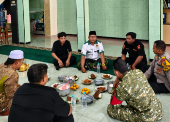 PAC LDII Tambak Oso bersama TNI Polri dan Senkom Mitra Polri memperkuat sinergi menjaga keamanan dan ketertiban masyarakat Jumat 78 Foto LINES Sidoarjo
