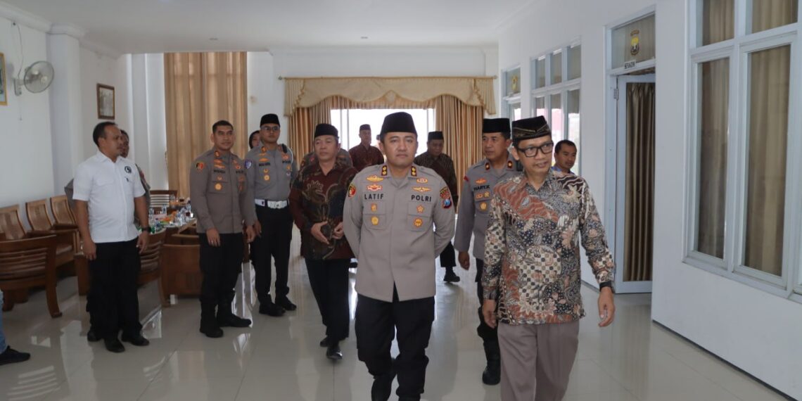 Kapolres Kediri AKBP Muhammad Wahyudin Latif bersama jajaran mengunjungi Gedung DPD LDII Kabupaten Kediri untuk memperkuat sinergi menjaga kamtibmas Rabu 582026 Foto LINES Kediri