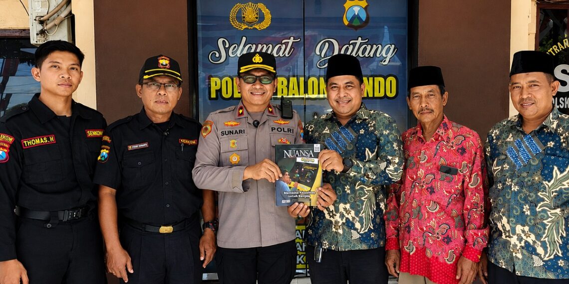 PC LDII Balongbendo dan Senkom Mitra Polri memperkuat komunikasi dan sinergi dengan Kapolsek Balongbendo Kompol Sunari dalam menjaga kamtibmas Rabu 582026 Foto LINES Sidoarjo