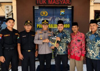PC LDII Balongbendo dan Senkom Mitra Polri memperkuat komunikasi dan sinergi dengan Kapolsek Balongbendo Kompol Sunari dalam menjaga kamtibmas Rabu 582026 Foto LINES Sidoarjo