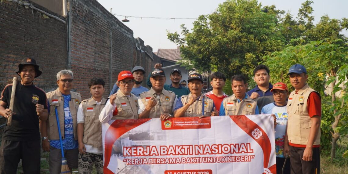 Warga LDII Kediri mengikuti Kerja Bakti Nasional bertajuk Kerja Bersama Bakti Untuk Negeri dalam semangat gotong royong menyambut HUT ke 81 RI Minggu 1682026 Foto LINES Kediri