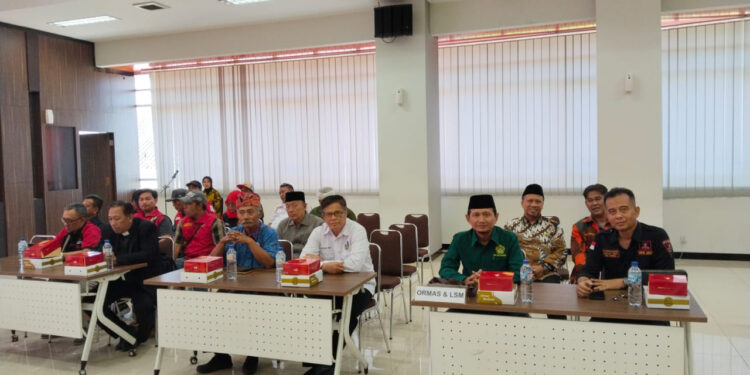 ketualdiigresikikutidialogkebangsaankapolres | LDII JAWA TIMUR Ketua LDII Kabupaten Gresik Khusnul Hamidi saat mengikuti dialog kebangsaan di Polres Gresik Jumat 1482026 Foto LINES Gresik